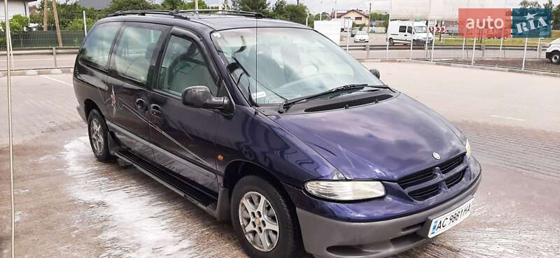 Мінівен Chrysler Grand Voyager 1998 в Нововолинську