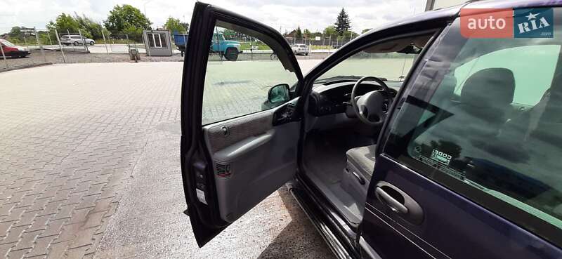 Мінівен Chrysler Grand Voyager 1998 в Нововолинську