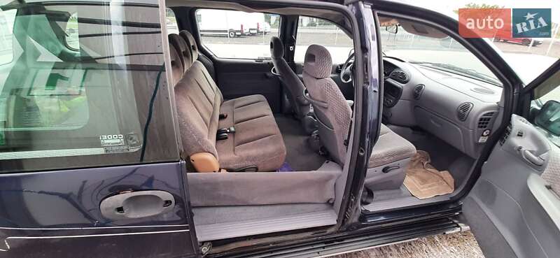 Мінівен Chrysler Grand Voyager 1998 в Нововолинську