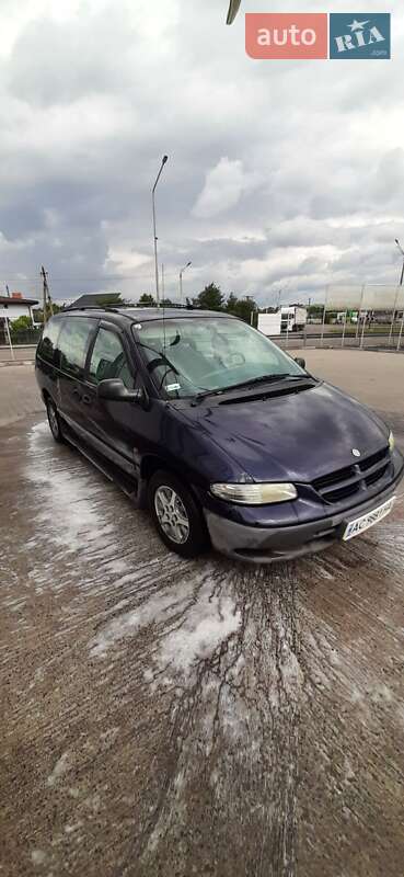 Мінівен Chrysler Grand Voyager 1998 в Нововолинську