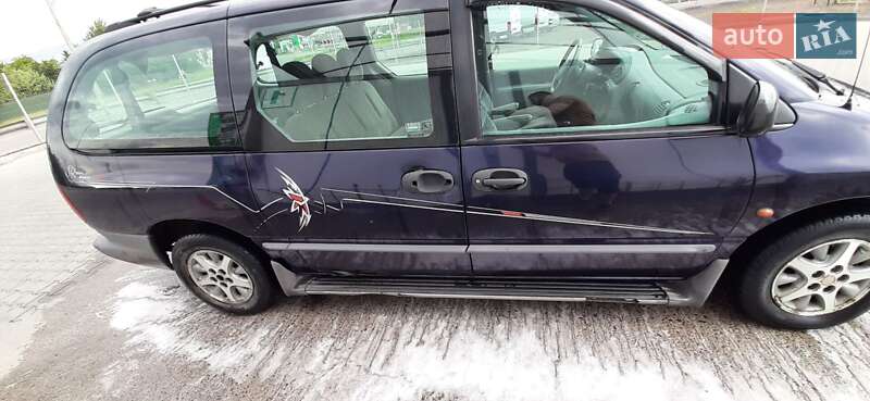 Мінівен Chrysler Grand Voyager 1998 в Нововолинську