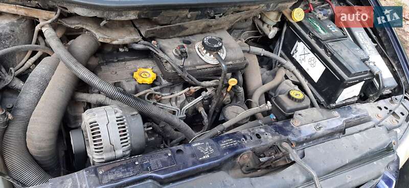 Мінівен Chrysler Grand Voyager 1998 в Нововолинську