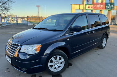 Минивэн Chrysler Grand Voyager 2008 в Долине