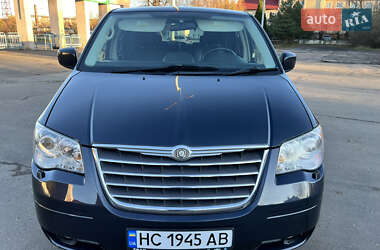 Минивэн Chrysler Grand Voyager 2008 в Долине