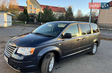 Минивэн Chrysler Grand Voyager 2008 в Долине