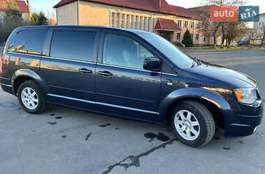 Минивэн Chrysler Grand Voyager 2008 в Долине