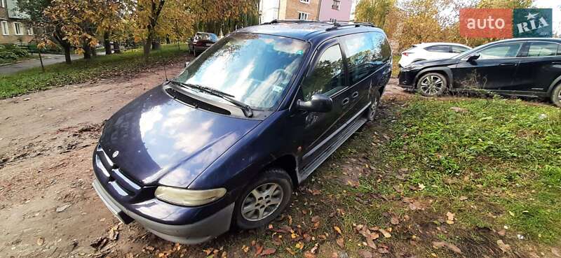 Мінівен Chrysler Grand Voyager 1998 в Нововолинську