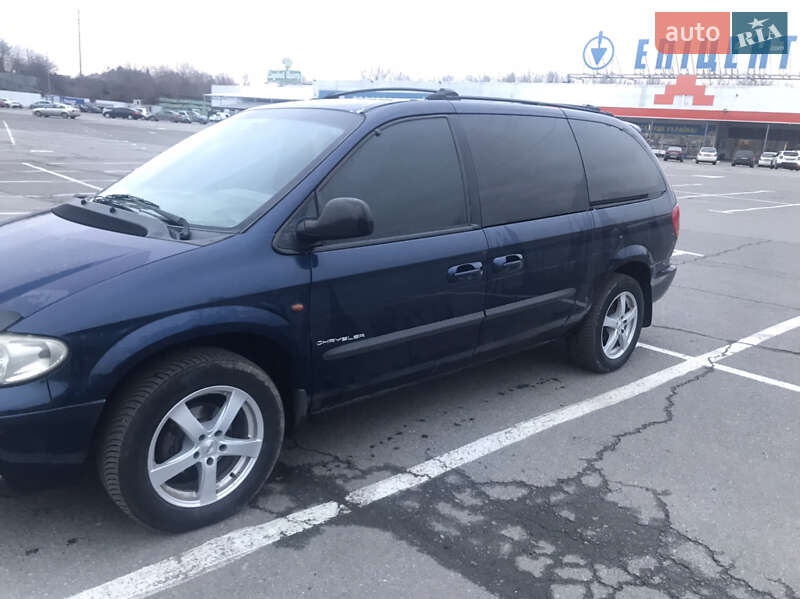 Минивэн Chrysler Grand Voyager 2003 в Ужгороде
