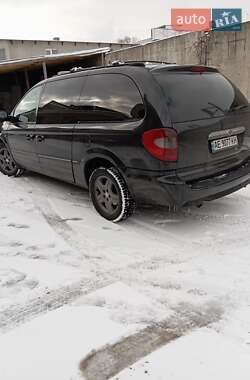 Минивэн Chrysler Grand Voyager 2005 в 