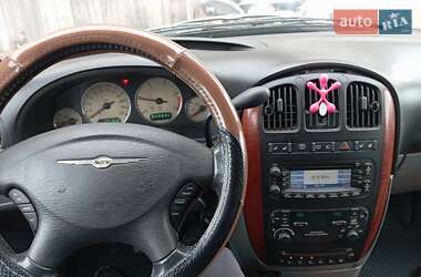 Минивэн Chrysler Grand Voyager 2005 в 