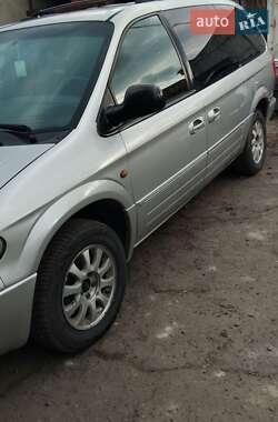 Минивэн Chrysler Grand Voyager 2005 в 
