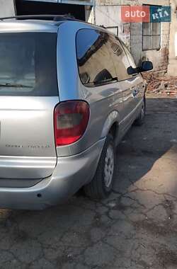 Минивэн Chrysler Grand Voyager 2005 в 