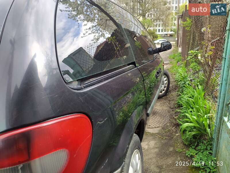 Универсал Chrysler Grand Voyager 2004 в Львове