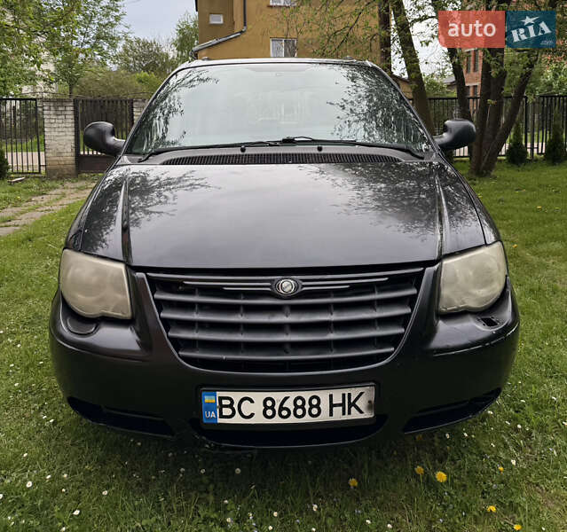 Минивэн Chrysler Grand Voyager 2006 в Старом Самборе