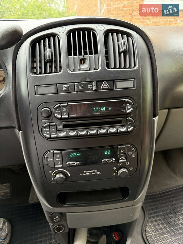 Минивэн Chrysler Grand Voyager 2006 в Старом Самборе