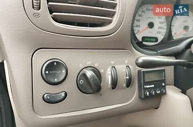 Минивэн Chrysler Grand Voyager 2001 в 