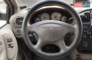 Минивэн Chrysler Grand Voyager 2001 в 