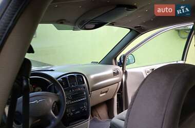 Хэтчбек Chrysler Grand Voyager 2004 в 