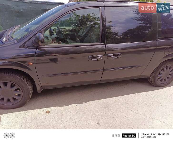 Минивэн Chrysler Grand Voyager 2003 в Киеве