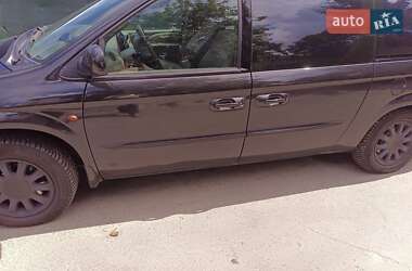 Минивэн Chrysler Grand Voyager 2003 в 