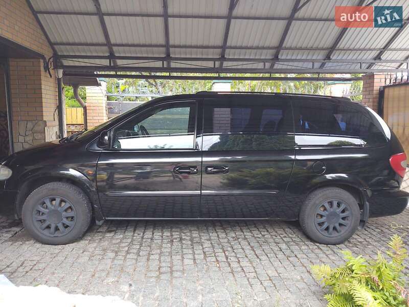 Минивэн Chrysler Grand Voyager 2003 в 