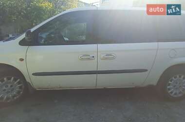 Минивэн Chrysler Grand Voyager 2003 в 