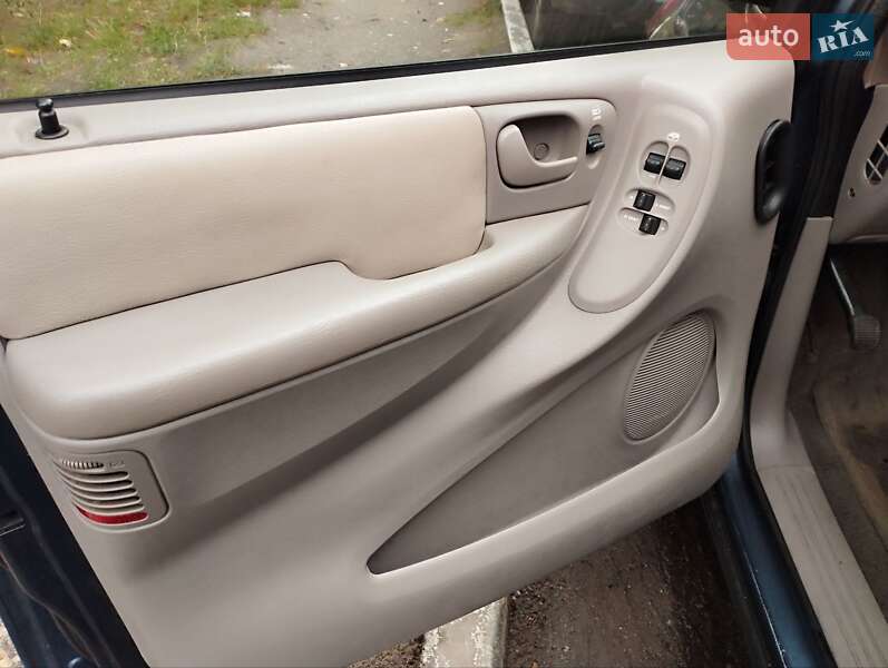 Минивэн Chrysler Grand Voyager 2001 в Киеве фото 9 Минивэн Chrysler Grand Voyager 2001 в Киеве