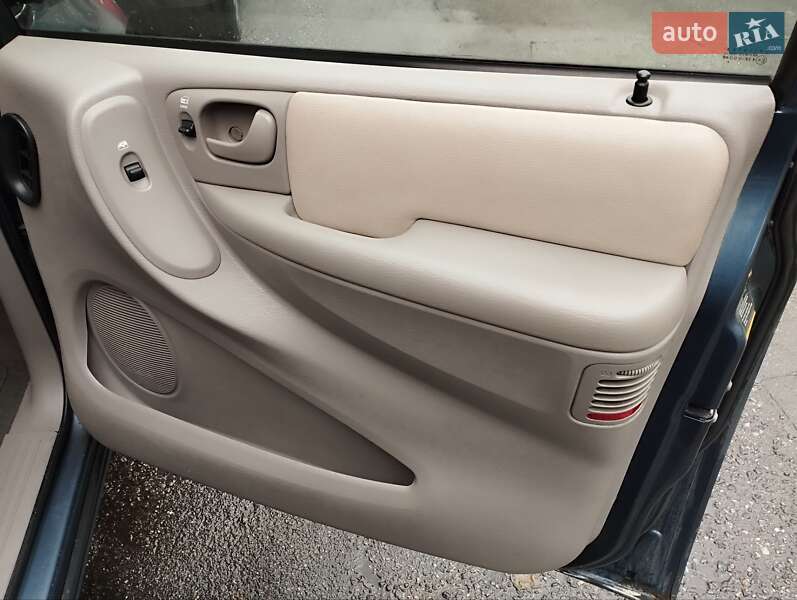 Минивэн Chrysler Grand Voyager 2001 в Киеве фото 28 Минивэн Chrysler Grand Voyager 2001 в Киеве