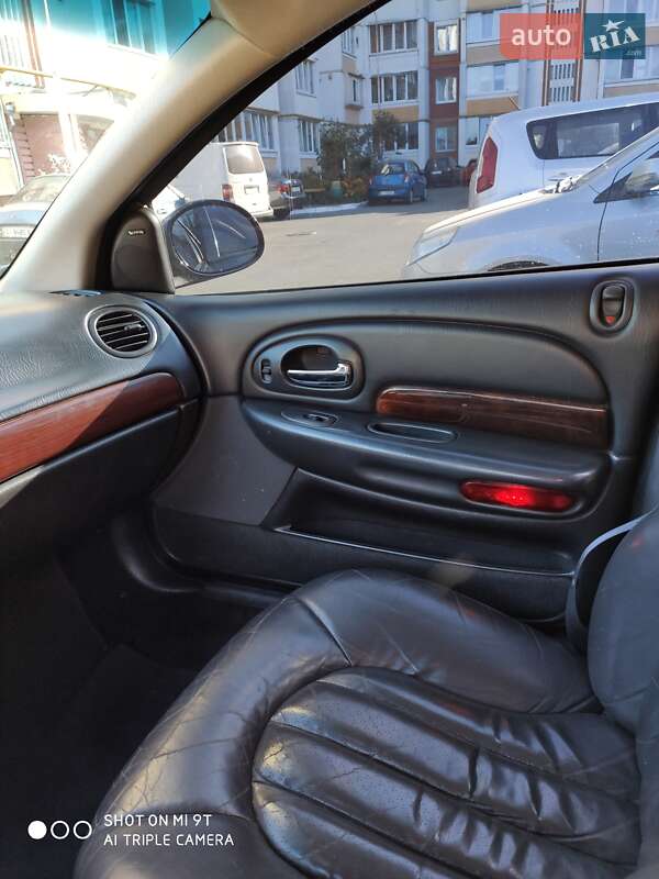 Седан Chrysler LHS 2001 в Києві