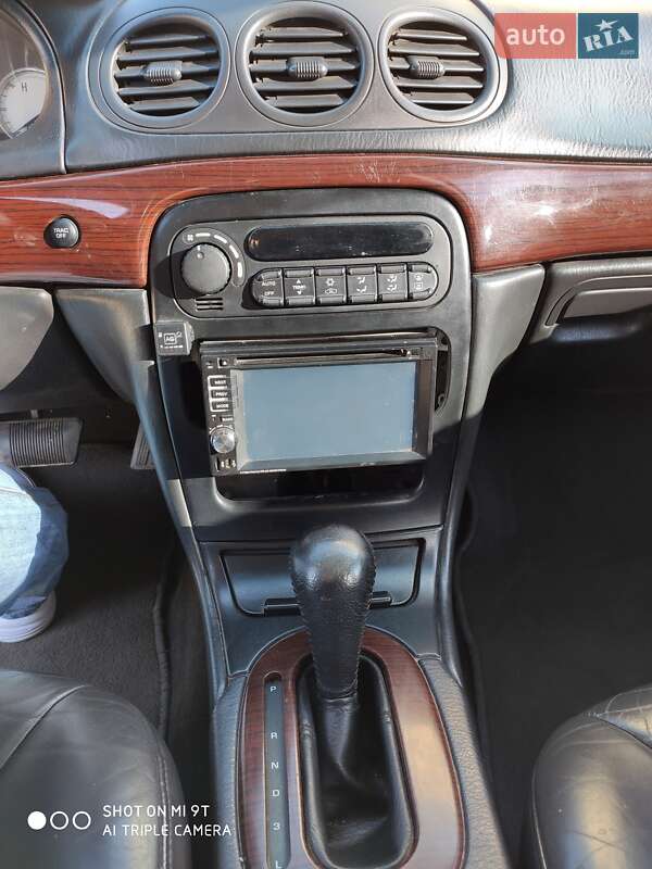 Седан Chrysler LHS 2001 в Києві
