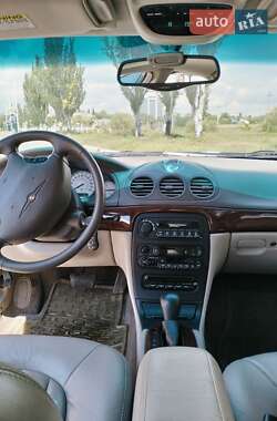 Седан Chrysler LHS 2001 в 