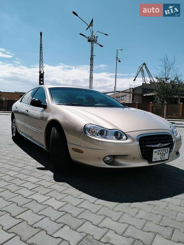 Chrysler LHS 2001