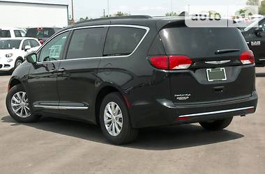 Минивэн Chrysler Pacifica 2019 в Киеве