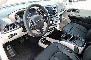 Минивэн Chrysler Pacifica 2019 в Киеве