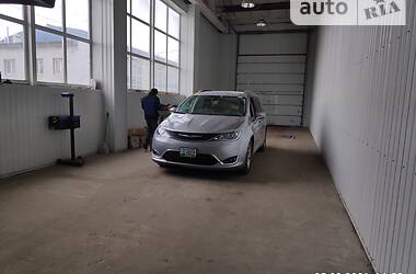 Мінівен Chrysler Pacifica 2019 в Краматорську