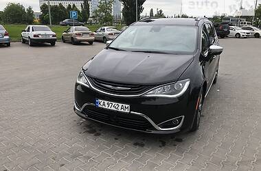 Минивэн Chrysler Pacifica 2017 в Киеве