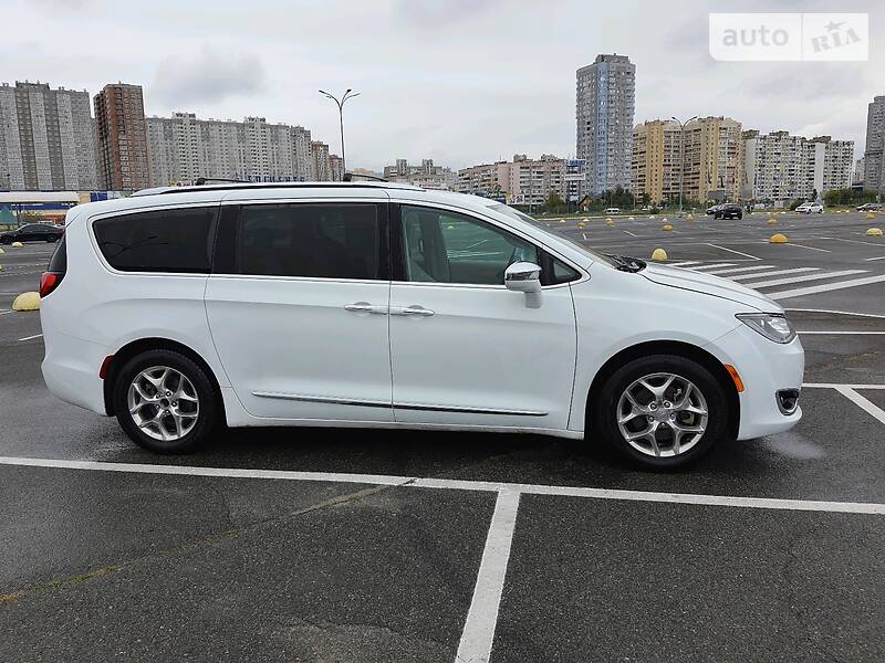 Мінівен Chrysler Pacifica 2016 в Києві фото 5 Мінівен Chrysler Pacifica 2016 в Києві
