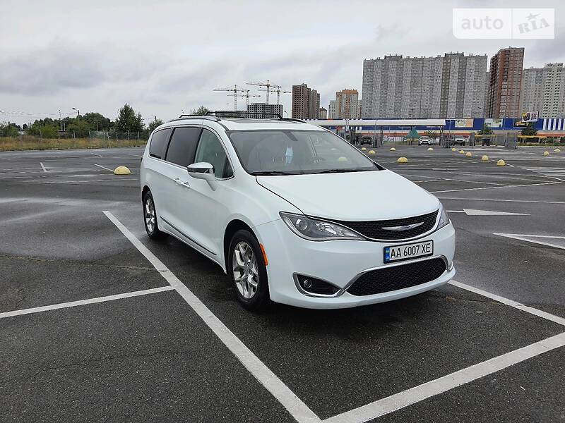 Мінівен Chrysler Pacifica 2016 в Києві фото 3 Мінівен Chrysler Pacifica 2016 в Києві