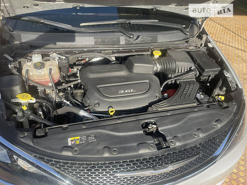 Мінівен Chrysler Pacifica 2016 в Києві