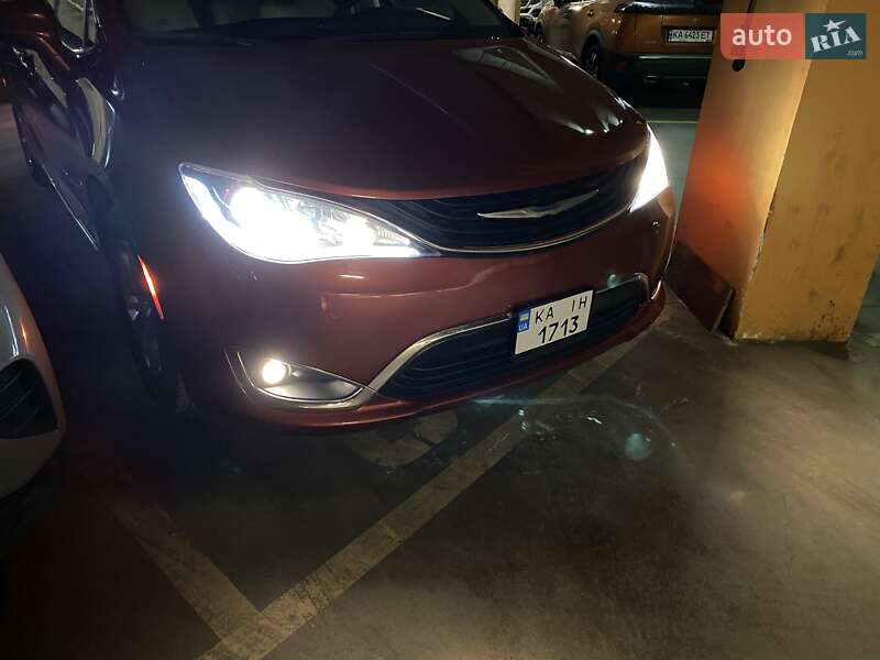 Минивэн Chrysler Pacifica 2018 в Киеве
