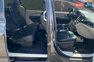 Седан Chrysler Pacifica 2018 в Києві