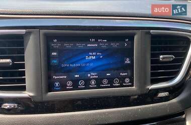 Седан Chrysler Pacifica 2018 в Києві