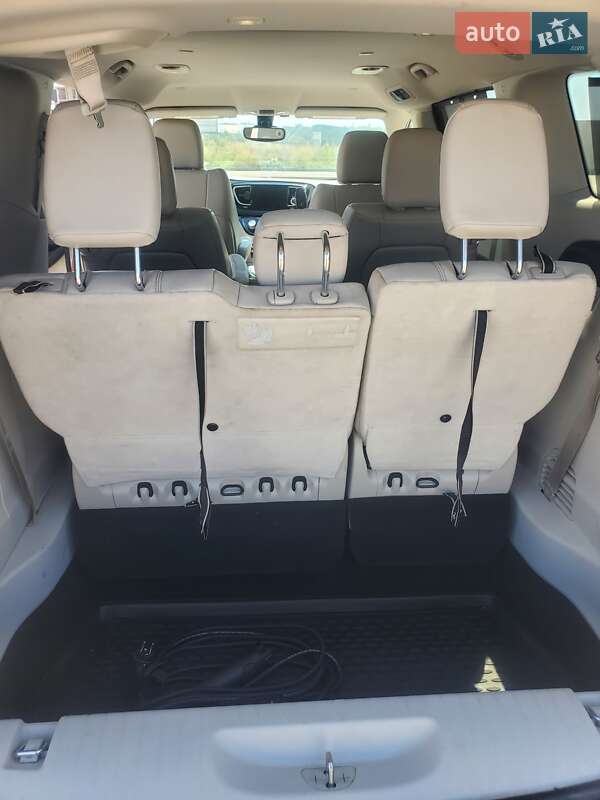 Минивэн Chrysler Pacifica 2017 в Одессе