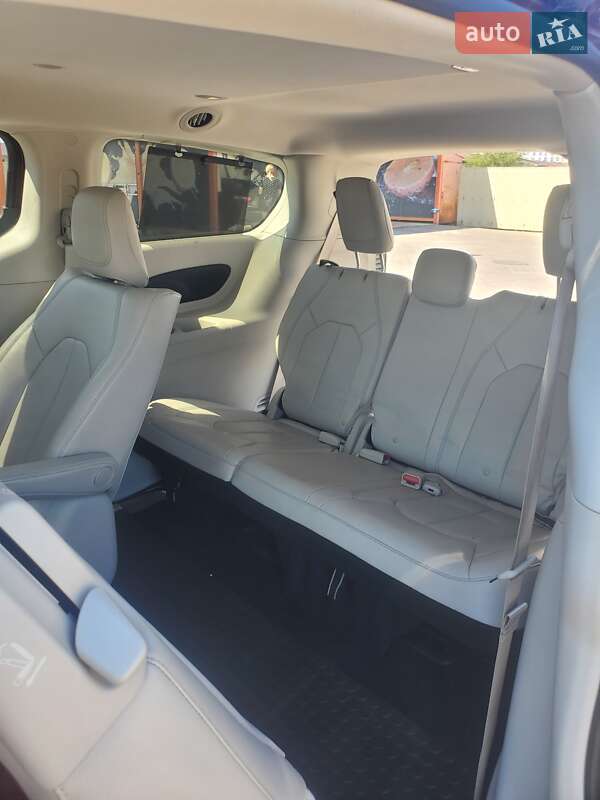 Минивэн Chrysler Pacifica 2017 в Одессе