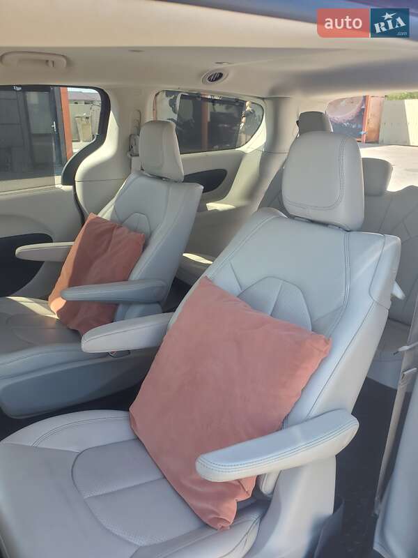 Минивэн Chrysler Pacifica 2017 в Одессе