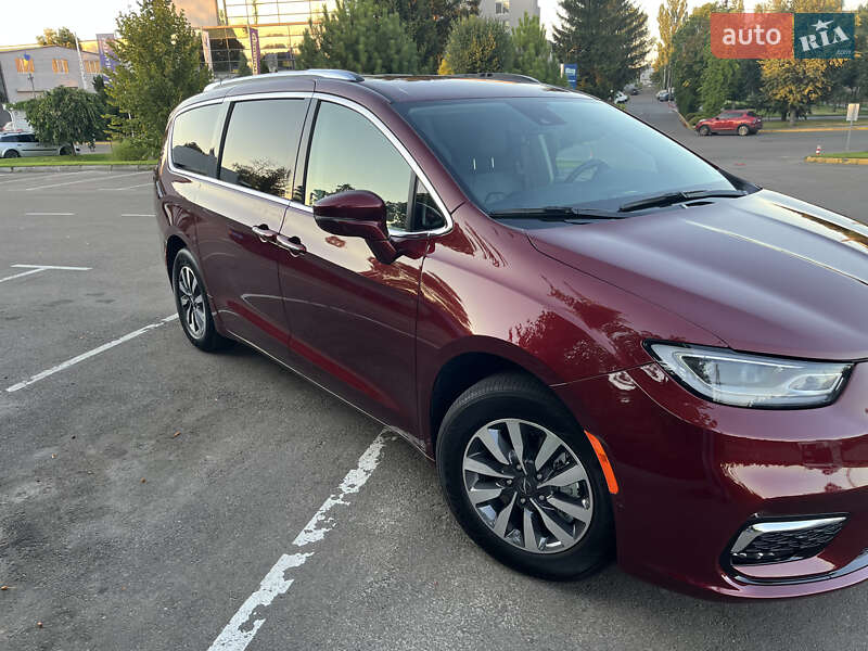 Минивэн Chrysler Pacifica 2021 в Вишневом Минивэн Chrysler Pacifica 2021 в Вишневом