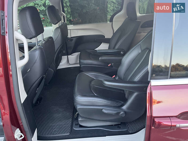 Минивэн Chrysler Pacifica 2021 в Вишневом фото 15 Минивэн Chrysler Pacifica 2021 в Вишневом