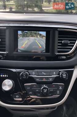 Седан Chrysler Pacifica 2018 в Полтаве