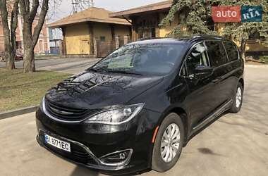 Седан Chrysler Pacifica 2018 в Полтаве