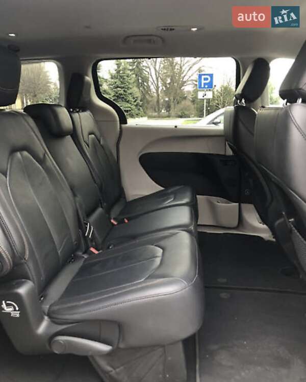 Седан Chrysler Pacifica 2018 в Полтаве
